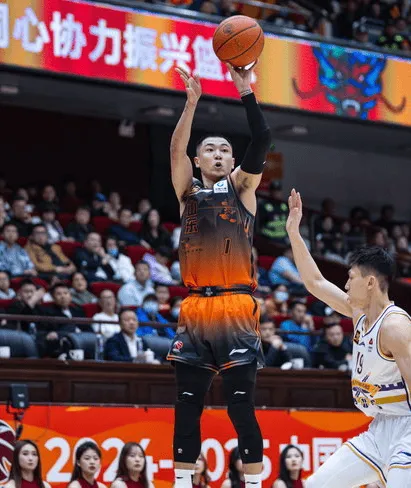 赛事观看-《齐鲁晚报》：道阻且长行则将至，高诗岩和他闪亮的夏天