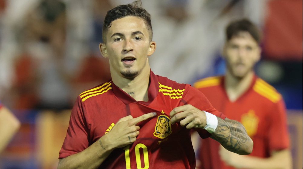 记者：皮诺转会水晶宫总价4500万欧，他将在明天飞往伦敦