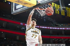 赛事观看-媒体人：命运如此神奇 张镇麟父亲张岩当年也是加盟上海