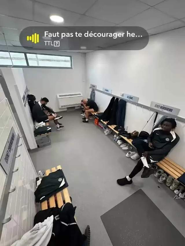 单独用餐更衣如厕！30岁斯特林陷入空前困境 坚信可重返英格兰队