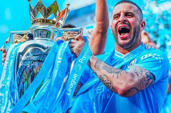 1737790376594024382.jpeg Walker 3.jpeg