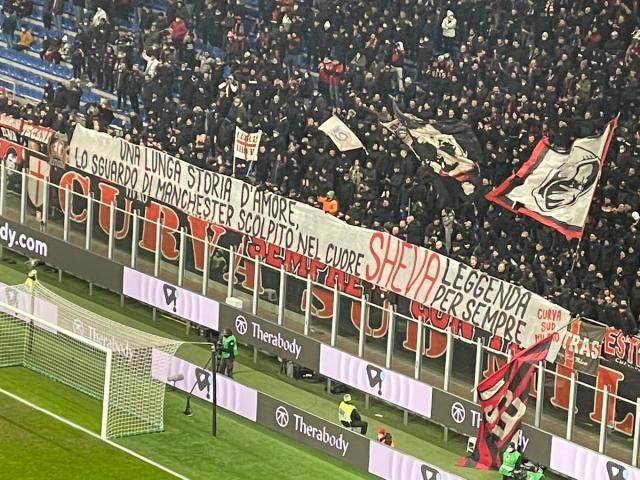 九游体育官网下载-圣西罗拥抱传奇舍瓦回家，莱昂踩着风火轮致敬前辈