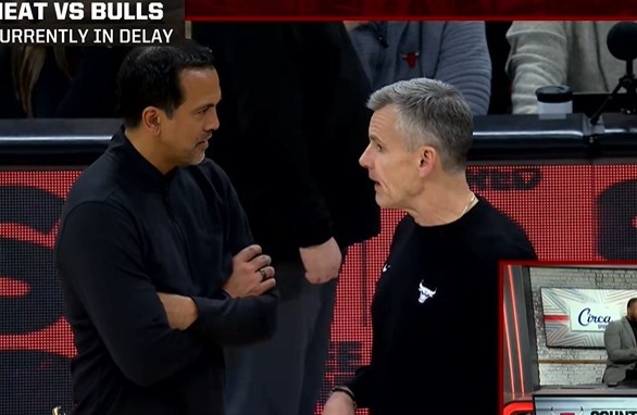 要打了吗?公牛热火球员回到场地 比赛已经延迟一个半小时